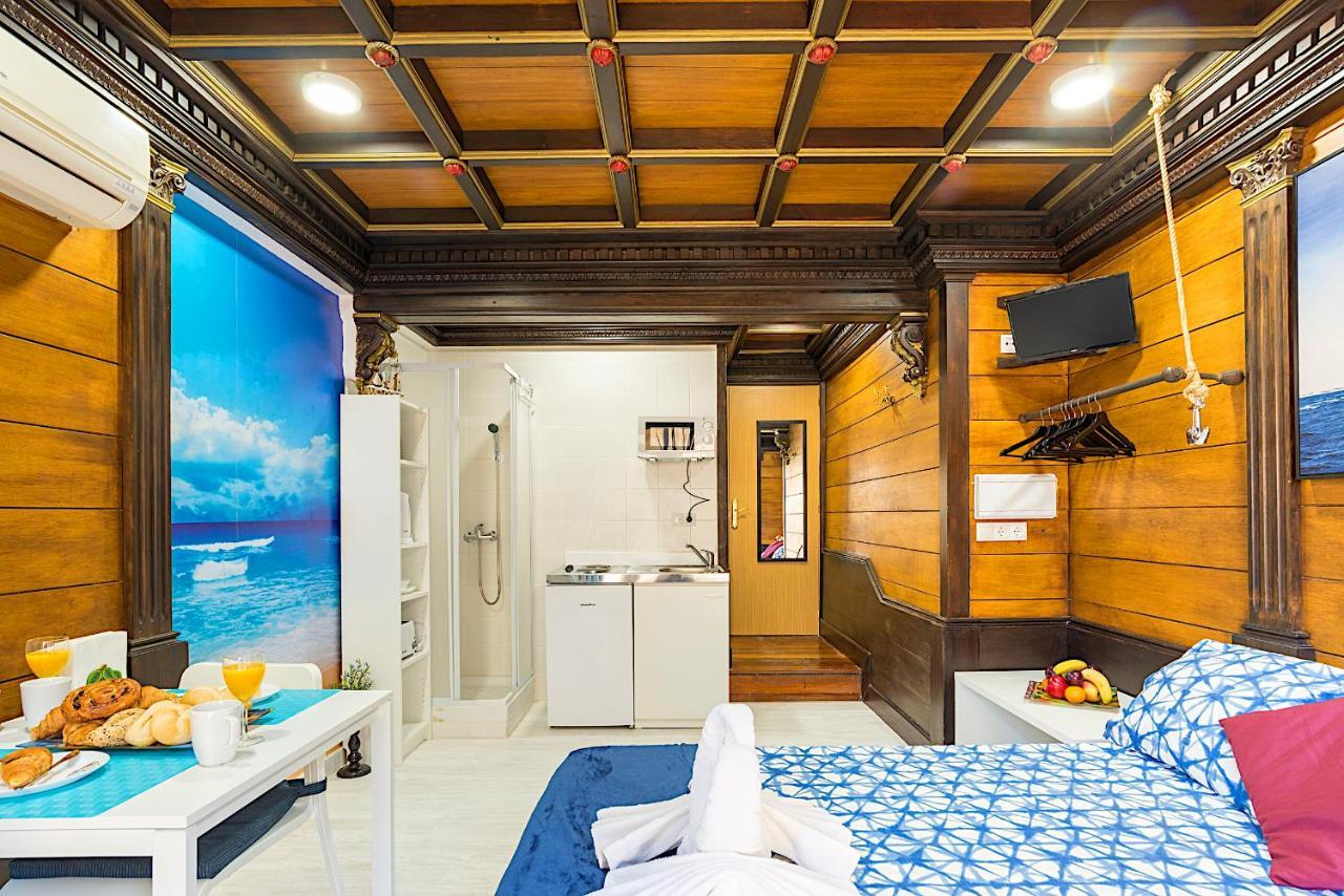 Citycenter Pirates Room, Young People Only Malaga Ngoại thất bức ảnh