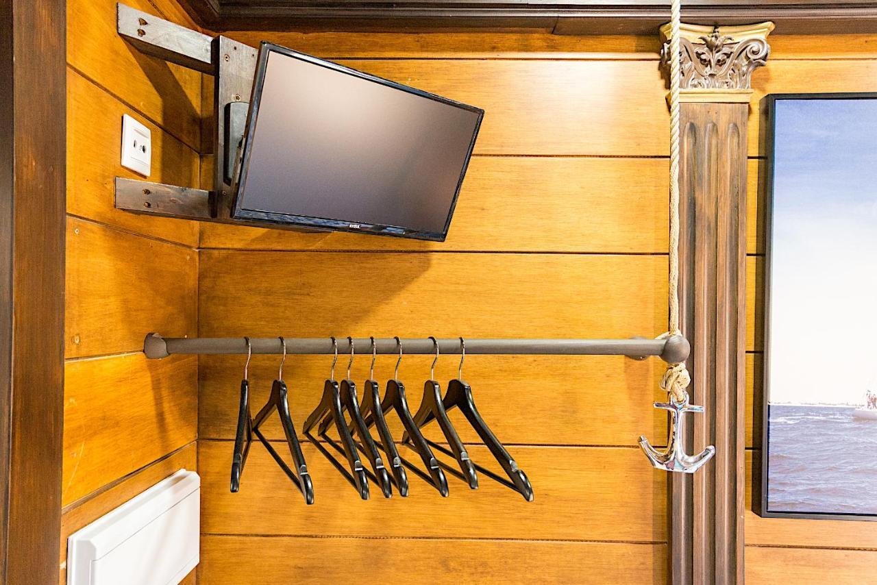 Citycenter Pirates Room, Young People Only Malaga Ngoại thất bức ảnh
