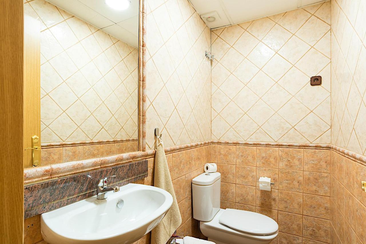 Citycenter Pirates Room, Young People Only Malaga Ngoại thất bức ảnh